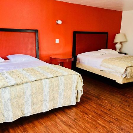 Norwalk Inn & Suites Kültér fotó